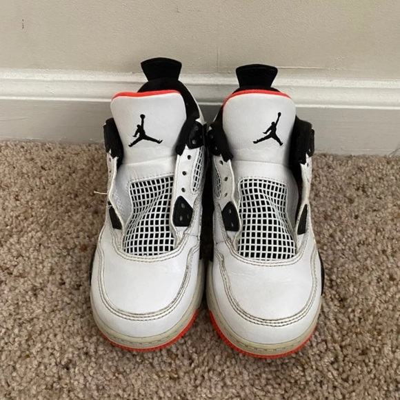 Boys 12c Jordan’s - Picture 3 of 4